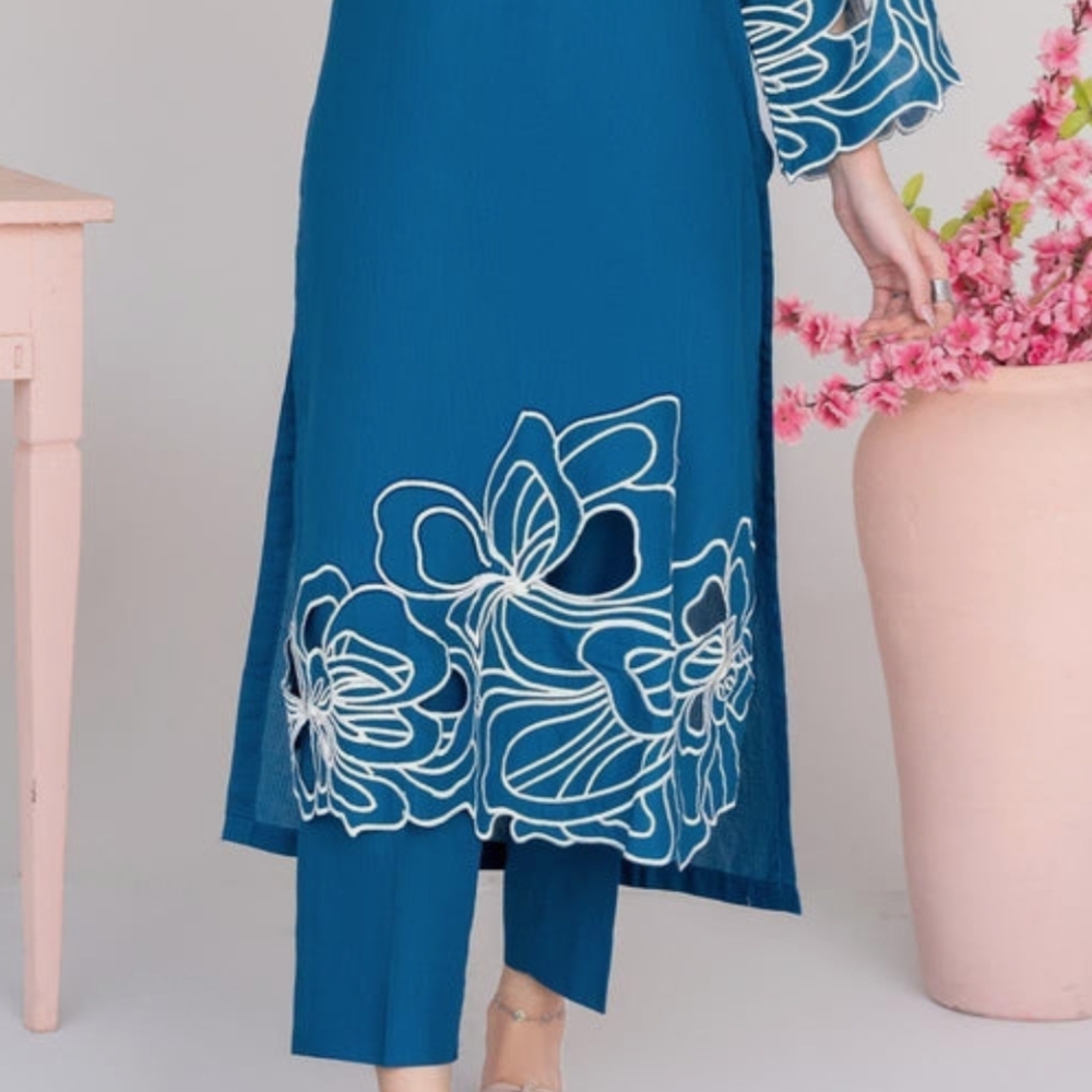 Elegant Blue and White Embroidered Dress - Picture 2 of 6